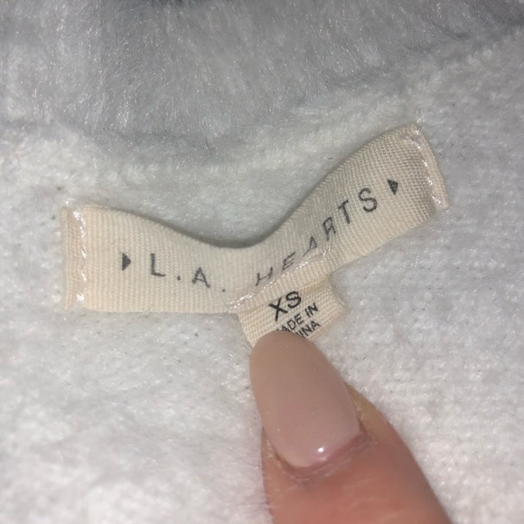 Fuzzy White L.A. Hearts Cropped Tee - Picture 3 of 3